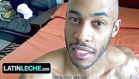 Muscular Dude Agrees To Strips Off His Clothes To A Stranger To Earn Extra Bucks